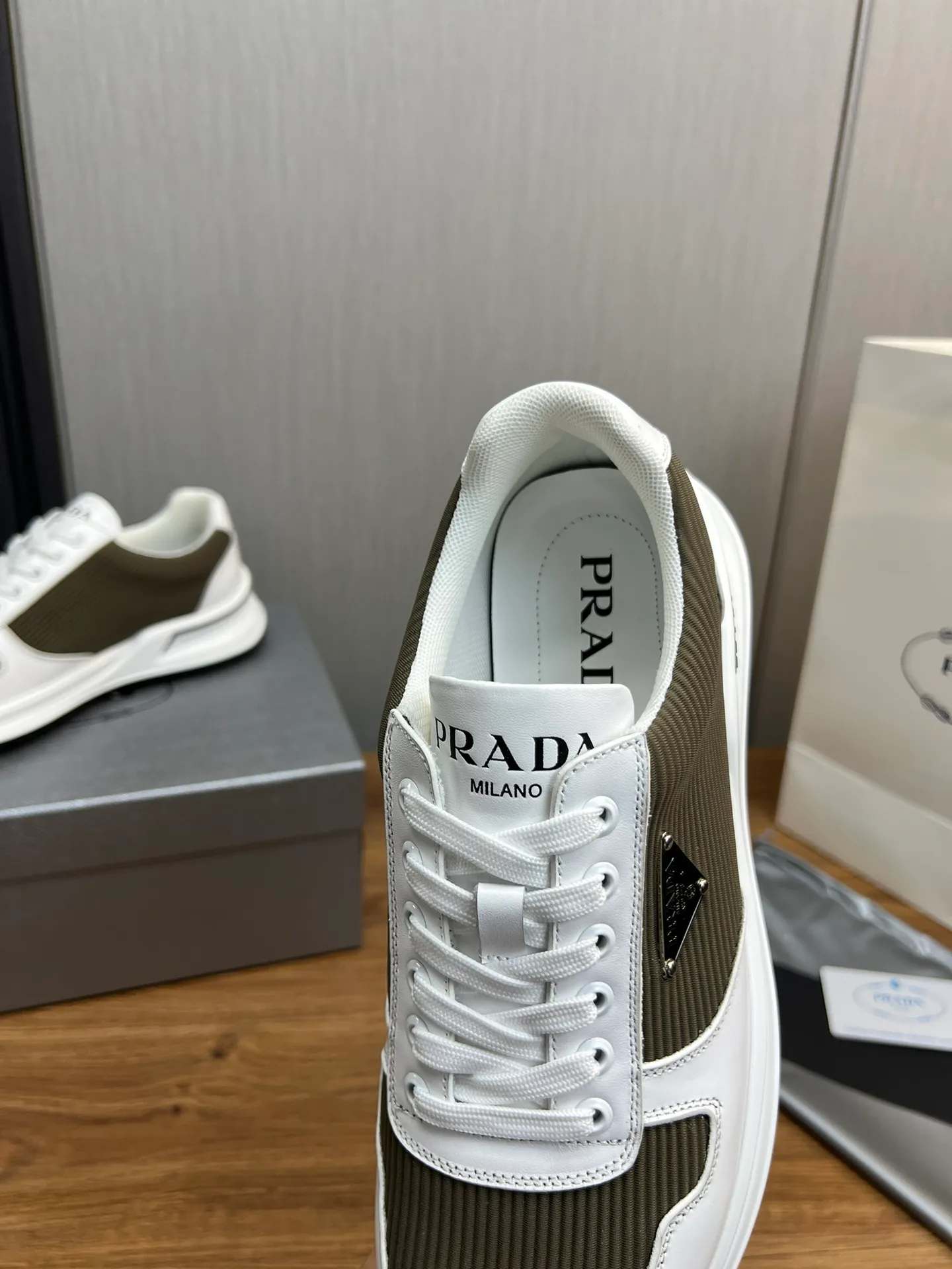 Men's shoes 💰580💰 [PRADA] Men's shoes are popular in the counter, official website is synchronized, 1 high-quality shipment ✔️Original cowhide stitching mesh + cowhide lining, 1🆚1 replica, original original bottom, 38-45 (45 customized, non-refundable)